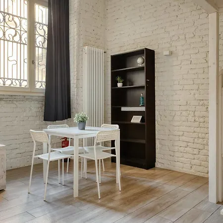 アパート Modern Loft Near Bosco Verticale *