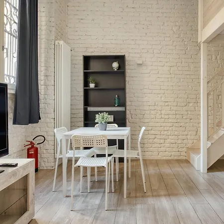 Modern Loft Near Bosco Verticale * ミラノ
